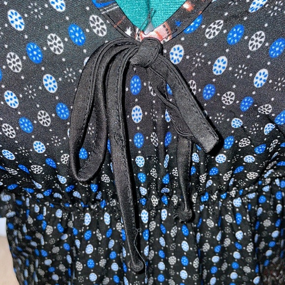 Beautiful beach cover up - Picture 3 of 7